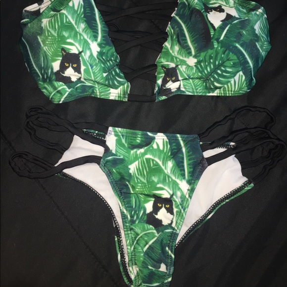 Green bikini set - Picture 2 of 3